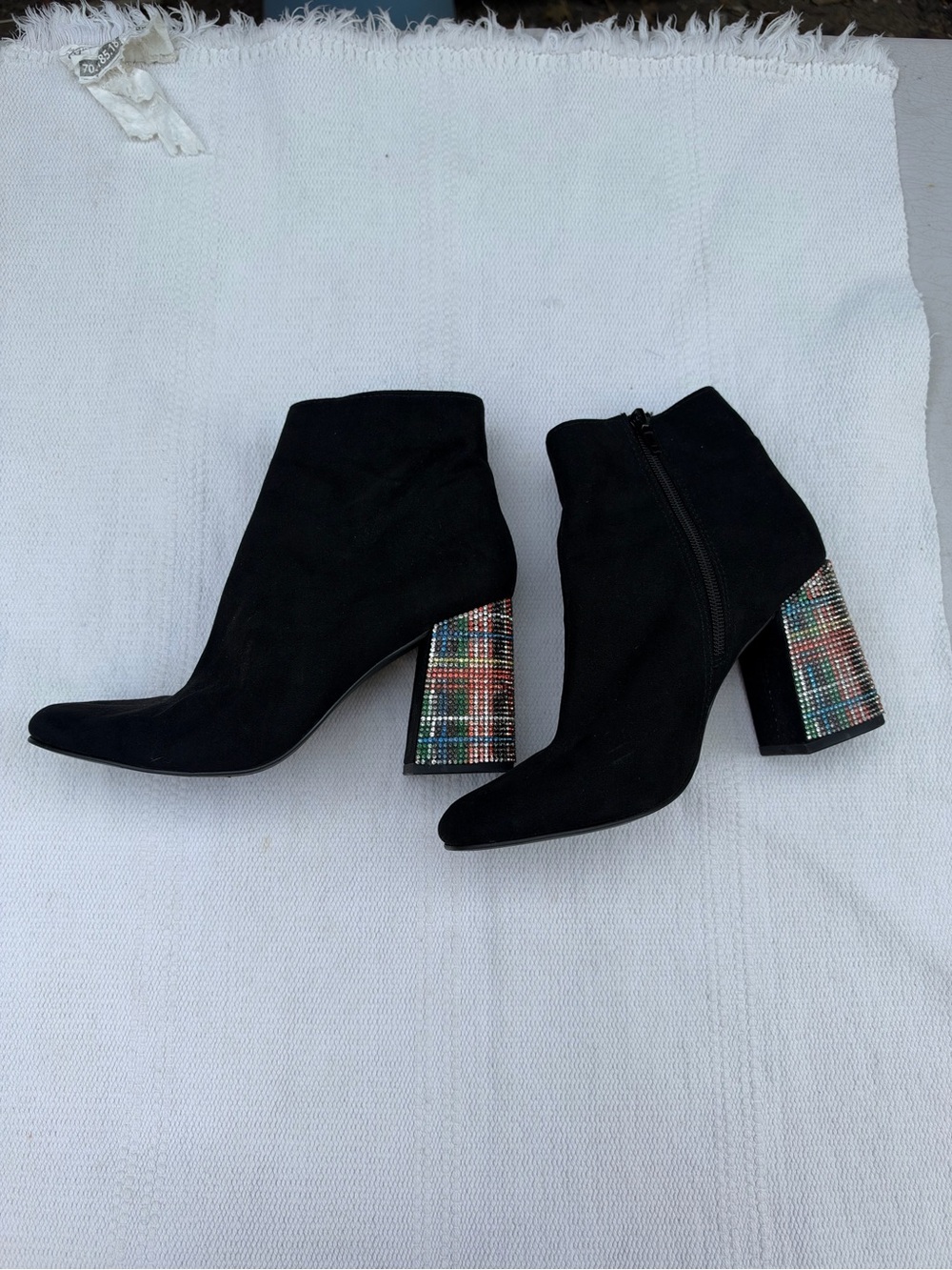 Betsey Johnson Kassie booties size 7